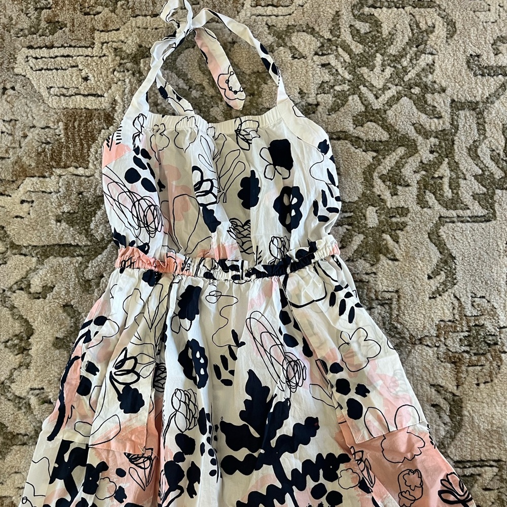 Fun summer dress with pockets.